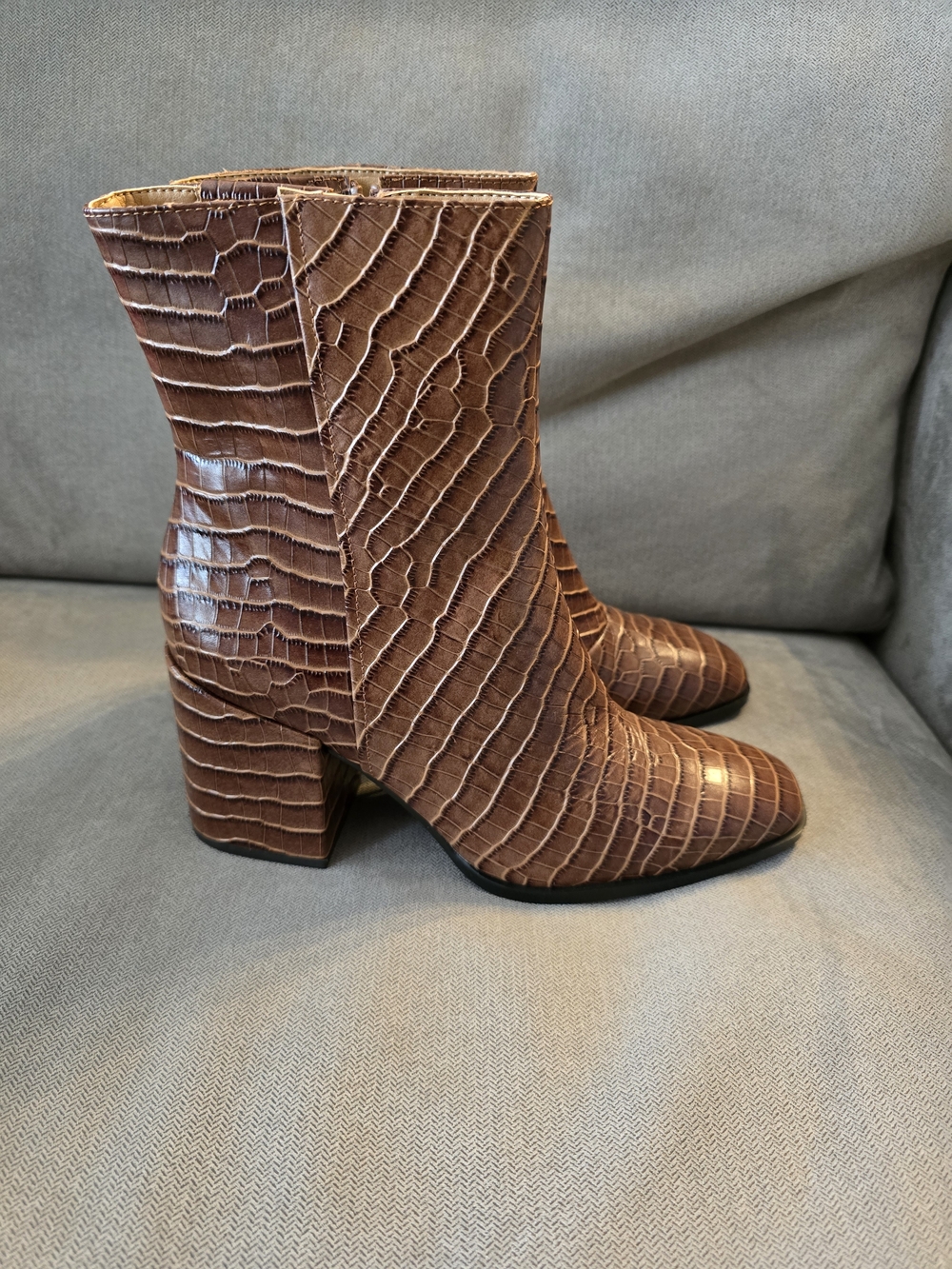 NWOB Vionic Harper Croc Women's Block Heel Ankle Boots - 9
